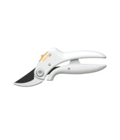 Fiskars Gartenschere Light Bypass P57